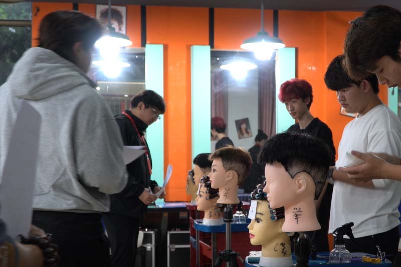 合肥当代技工学校美发考试：技能学子竞技场，匠人摇篮铸未来