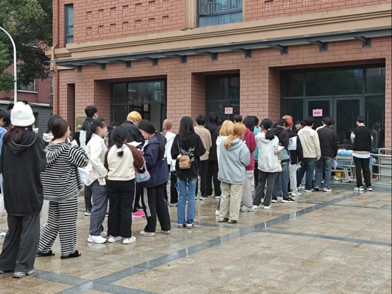 健康体检入校园，“医”心呵护伴成长