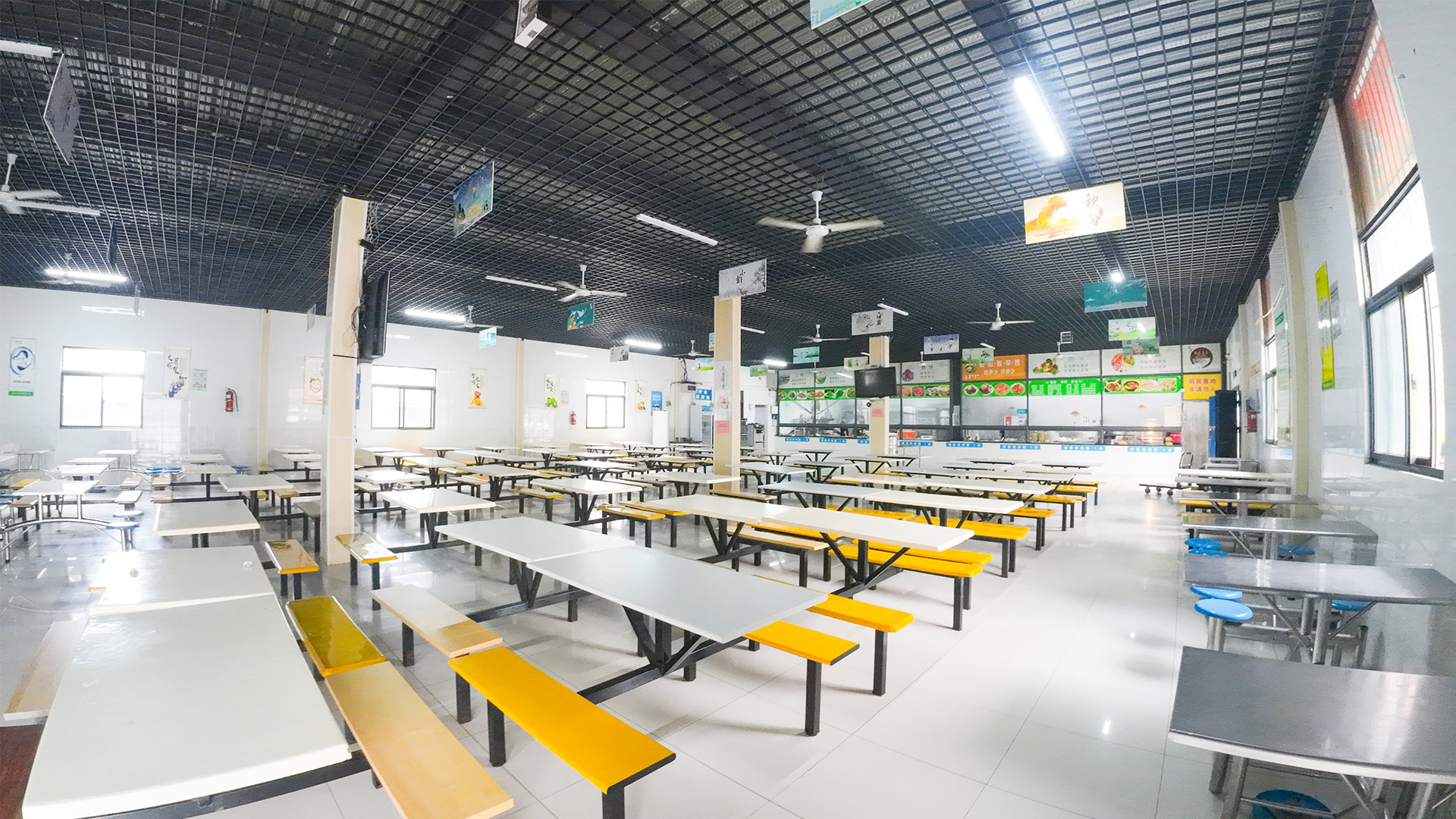学校食堂